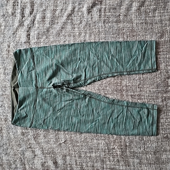 Lululemon Crops - Picture 3 of 4